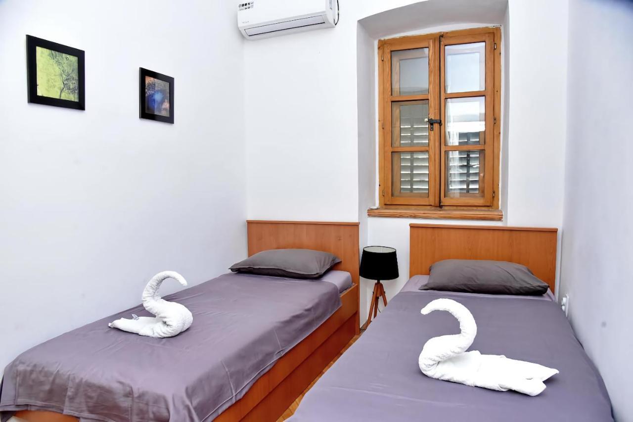 Cozy 2 Bedroom Apartment In Antique Bizanti Palace Kotor Exterior photo