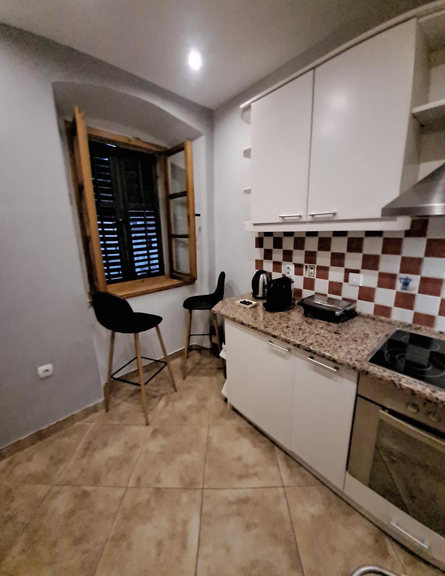 Cozy 2 Bedroom Apartment In Antique Bizanti Palace Kotor Exterior photo